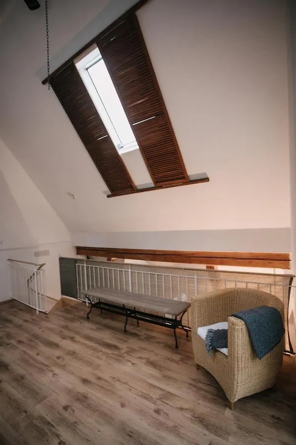 Holiday home Eigenes Maisonettehaus In Idyllischer Lage Mit Balkon, Nahe Messe, 24H Self-Check In, Gratis Parken Schwabach